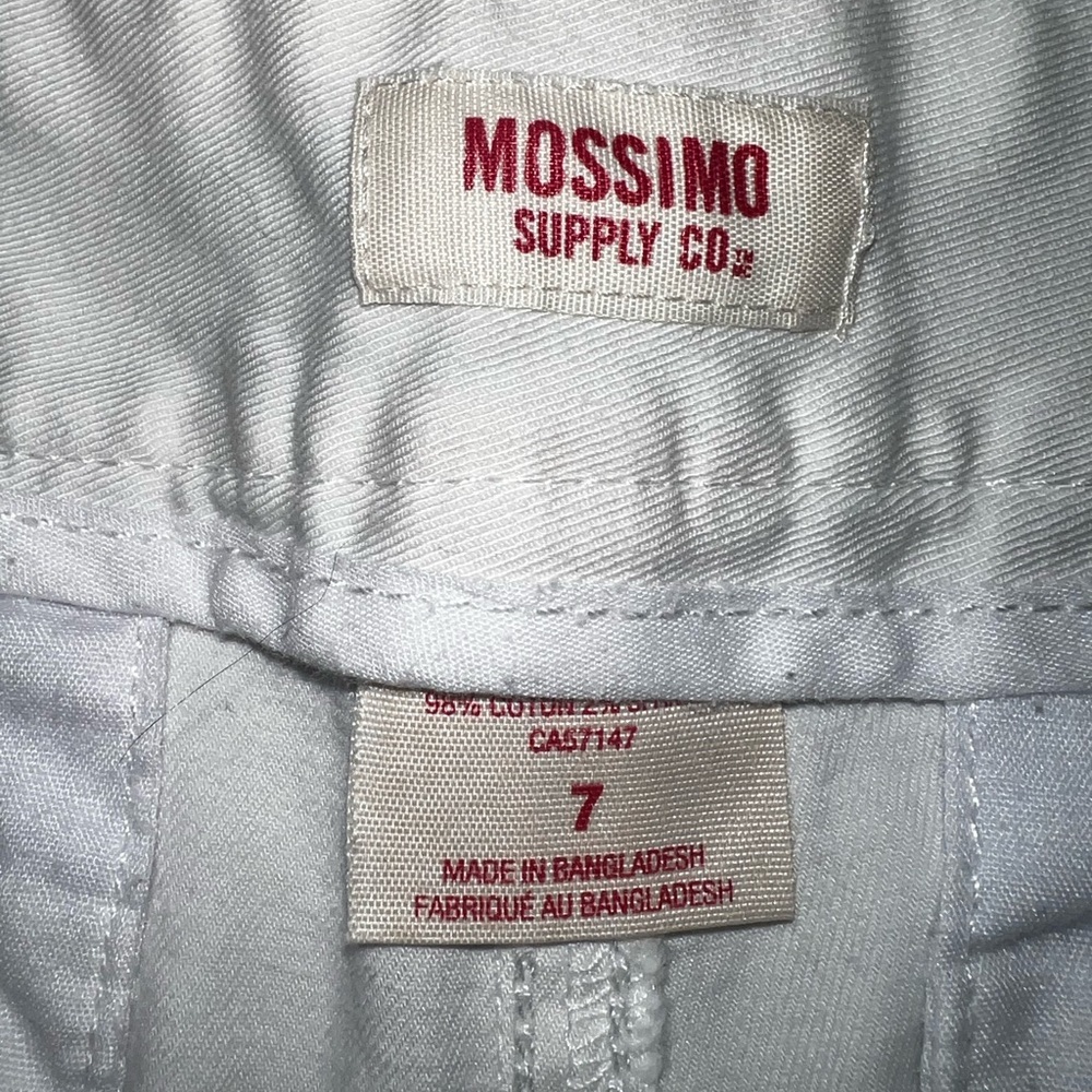BUNDLE 5 for $50 👗👚
Mossimo Supply Co. White Women's Denim-Style Cotton Shorts - Picture 2 of 3